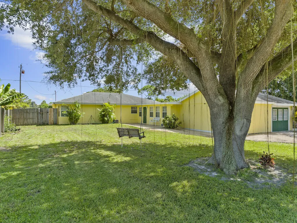 1645 4th Place Vero Beach FL 32962
