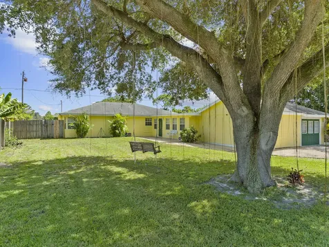 1645 4th Place Vero Beach FL 32962