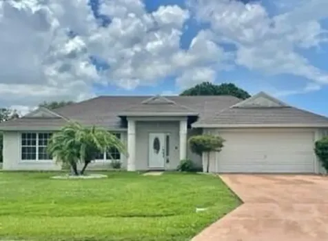985 SE Breakwater Avenue Port St Lucie FL 34983