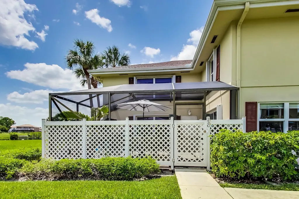 23 Bedford Court Royal Palm Beach FL 33411