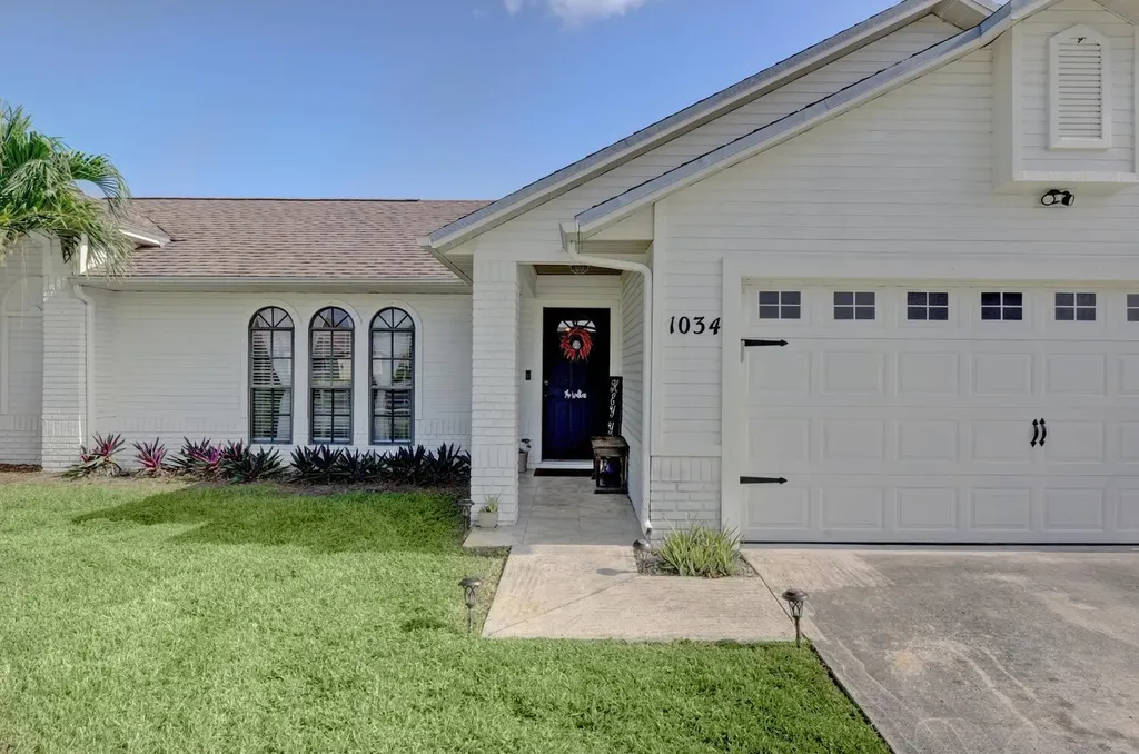 1034 SW Dubuque Avenue Port St Lucie FL 34953