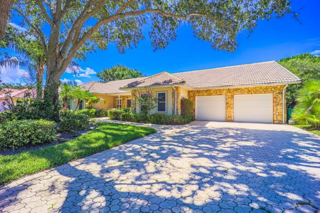 1245 SW Bent Pine Cove Port St Lucie FL 34986