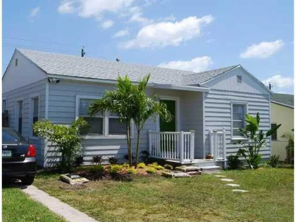 1604 13th Avenue N Lake Worth Beach FL 33460