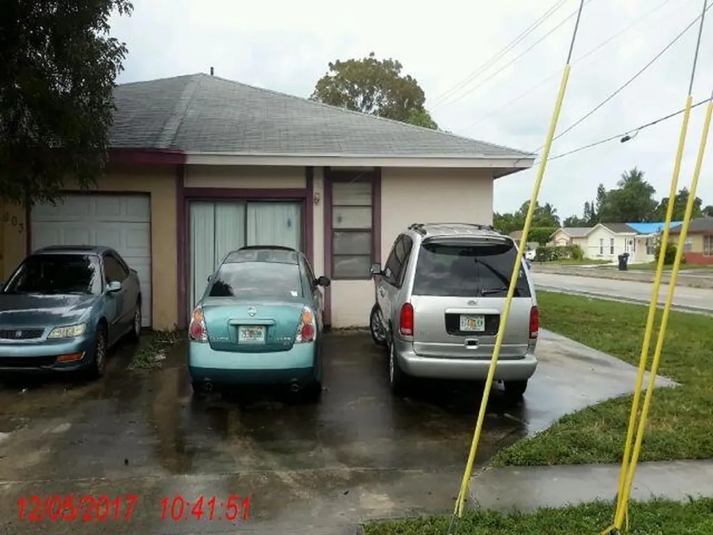 901 SW 78th Avenue North Lauderdale FL 33068