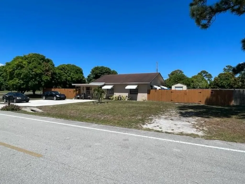 2218 N 42nd Street Fort Pierce FL 34946