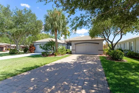 10681 Royal Caribbean Circle Boynton Beach FL 33437