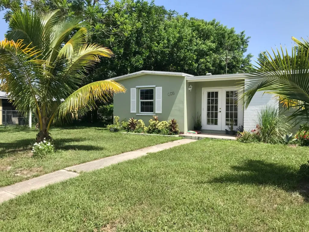 180 SE Celestia Court Port St Lucie FL 34983