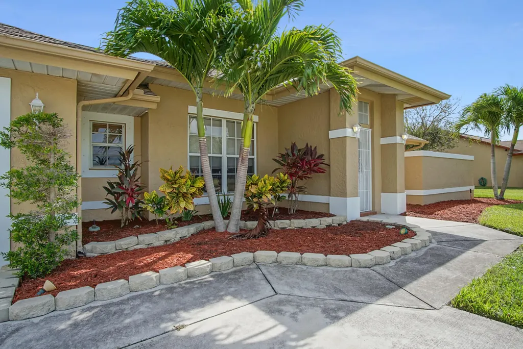 1483 SE Westmoreland Boulevard Port St Lucie FL 34952