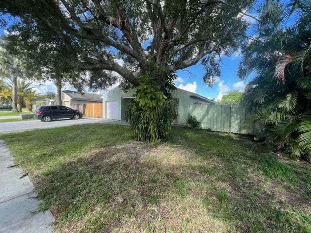 1099 Moonlight Way Royal Palm Beach FL 33411