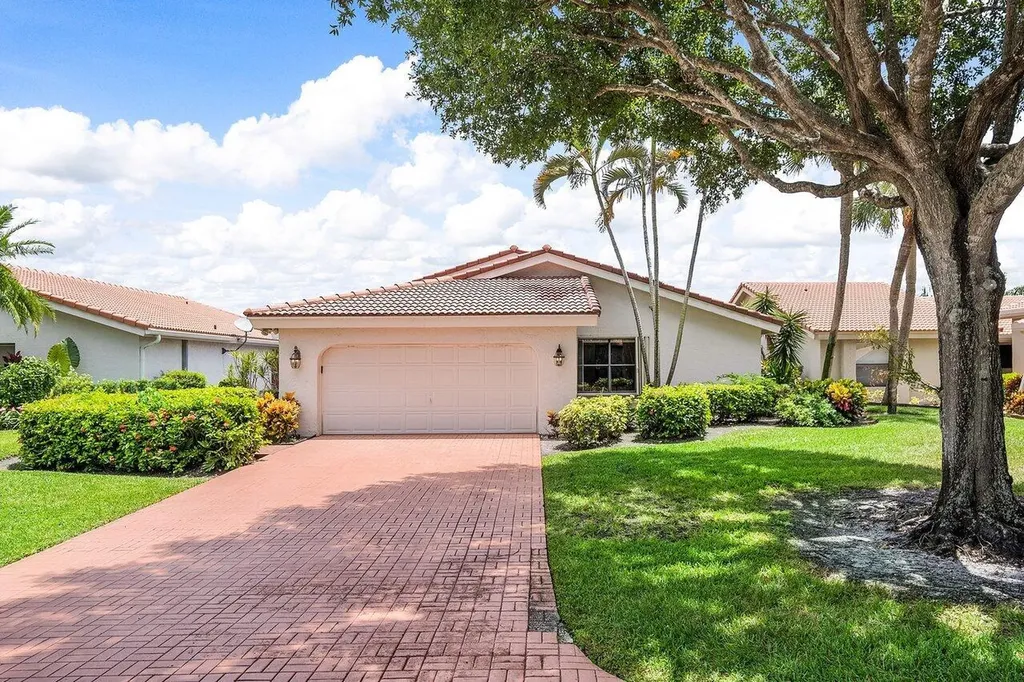 5555 Lakeview Mews Drive Boynton Beach FL 33437