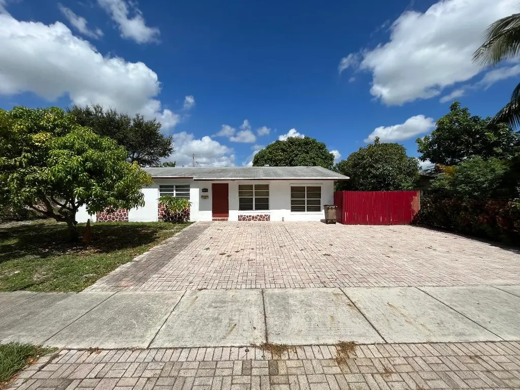 4127 NE 2nd Avenue Deerfield Beach FL 33064