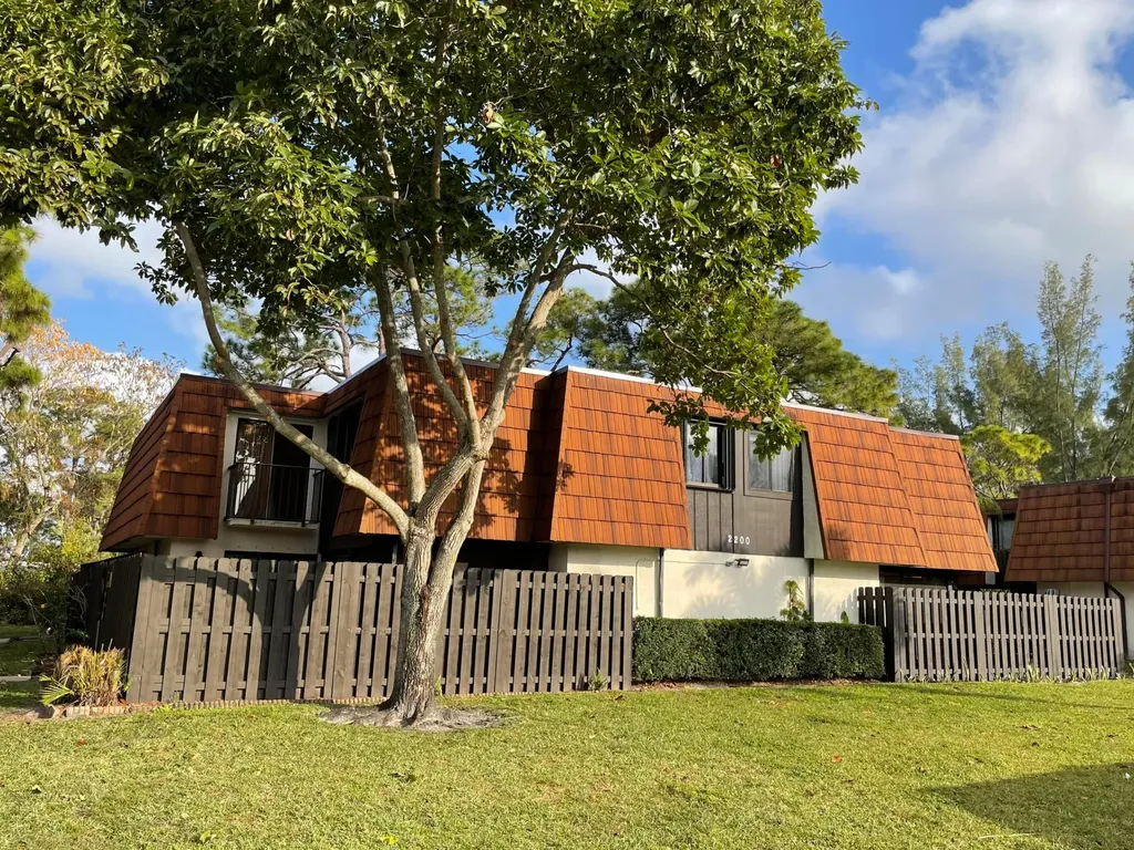 2200 White Pine Circle Greenacres FL 33415