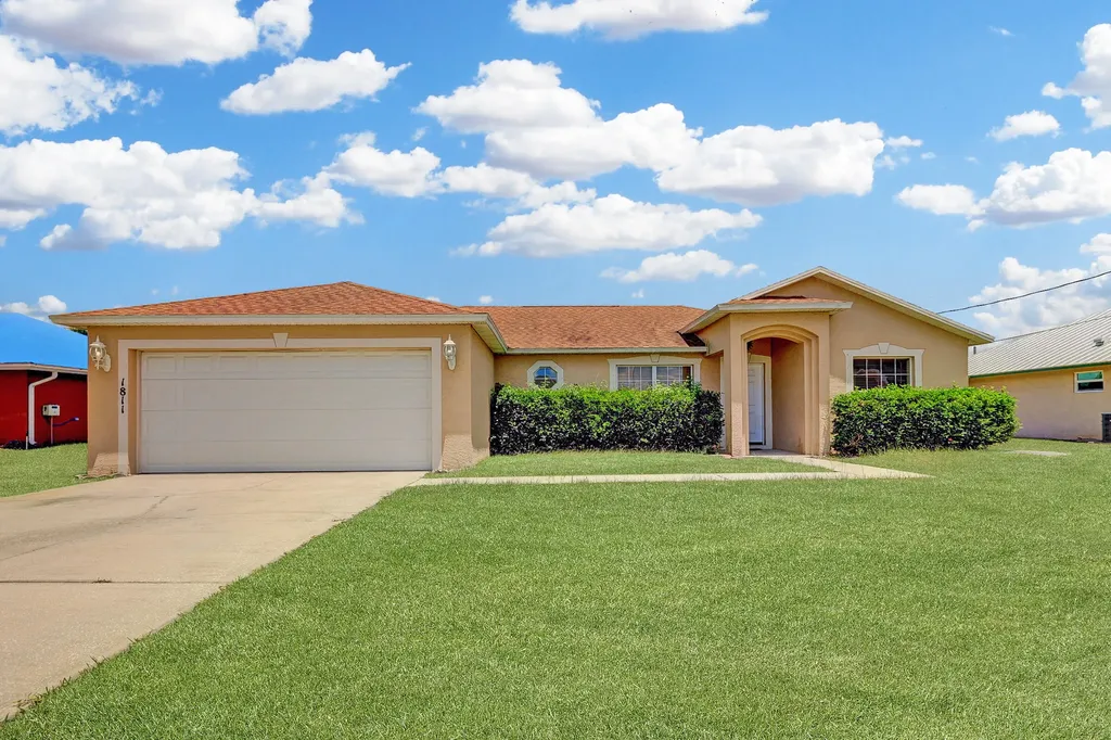 1811 SW Hampshire Lane Port St Lucie FL 34953