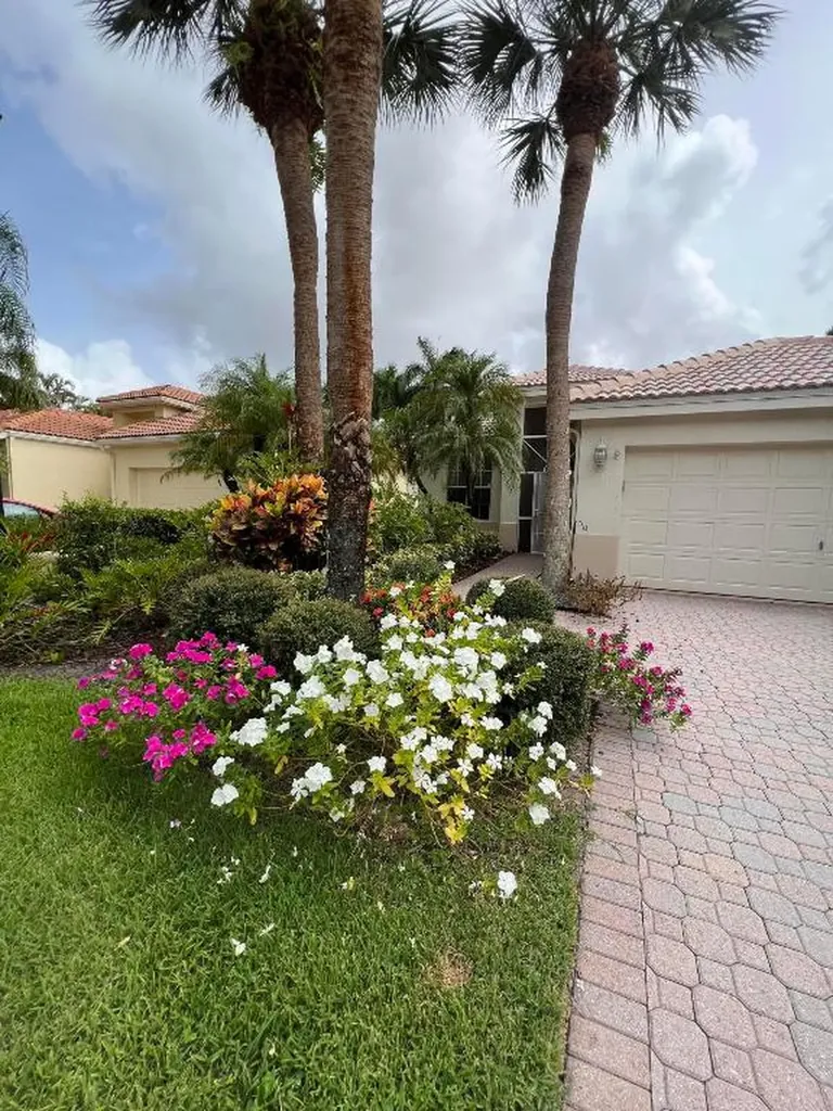 6038 Rossmoor Lakes Court Boynton Beach FL 33437
