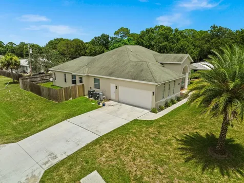 7206 Deland Avenue Fort Pierce FL 34951