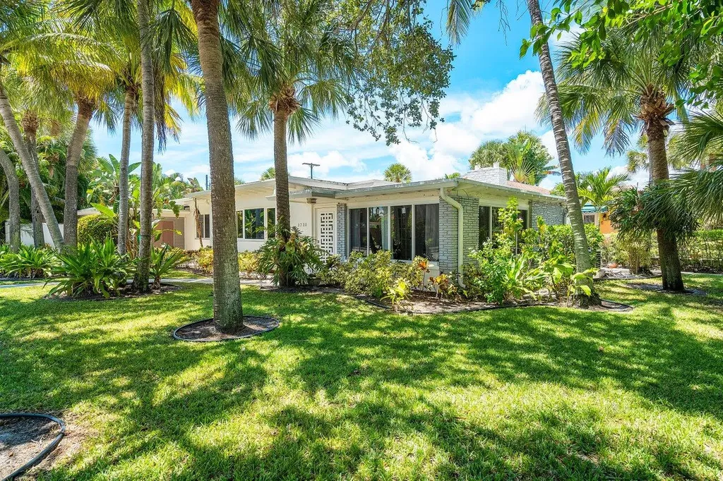 1731 N Palmway Lake Worth Beach FL 33460