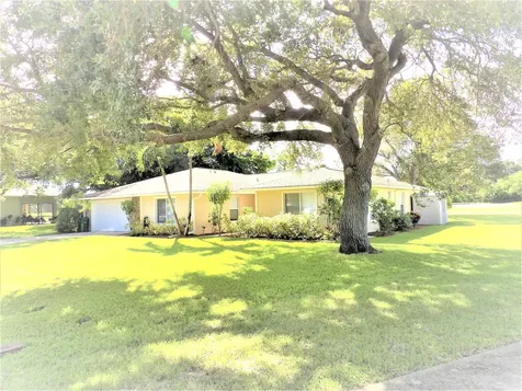5500 Echo Pines Circle W Fort Pierce FL 34951