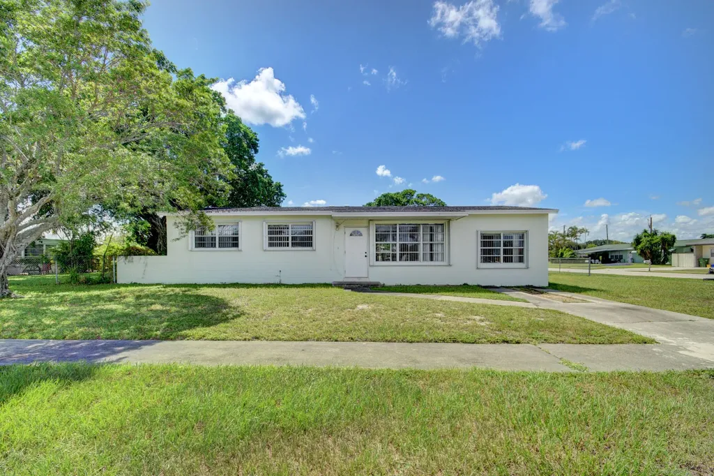 153 Abaco Drive Palm Springs FL 33461