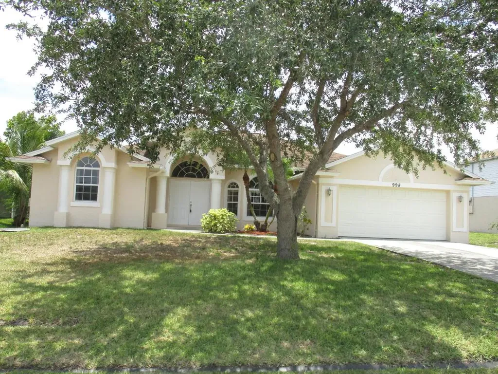 998 SW Liberty Avenue Port St Lucie FL 34953