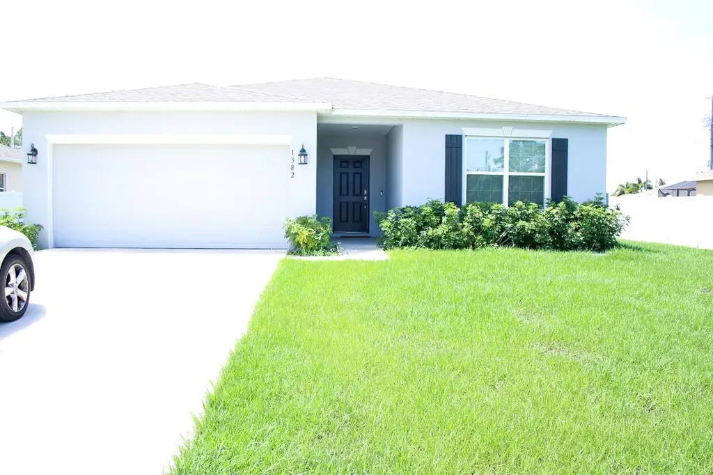 1382 SW Halford Avenue Port St Lucie FL 34953