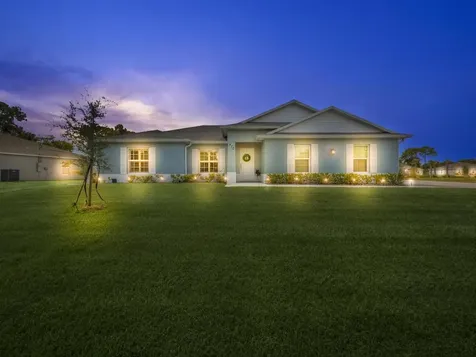 470 NW Concord Drive Port St Lucie FL 34983