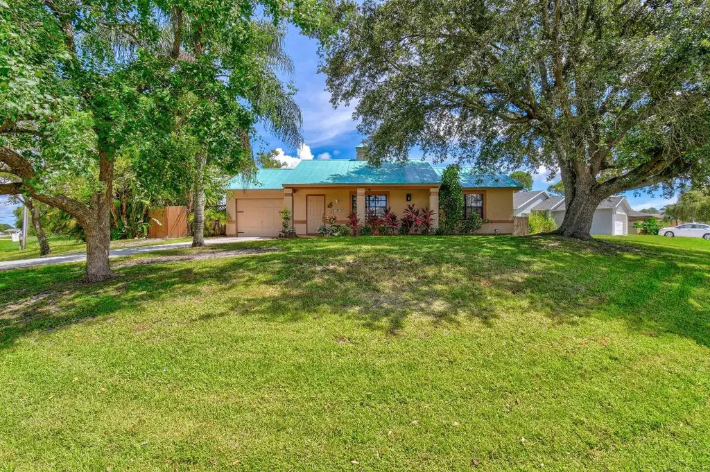 1891 SW Cloverleaf Street Port St Lucie FL 34953