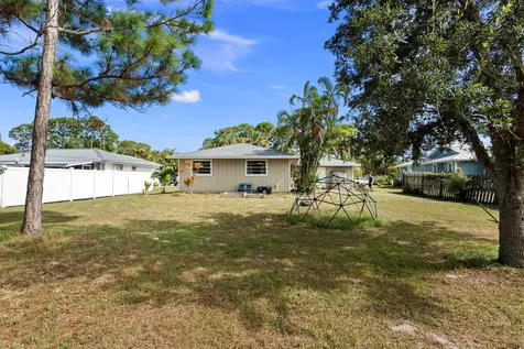 6149 SE Poinciana Lane Hobe Sound FL 33455