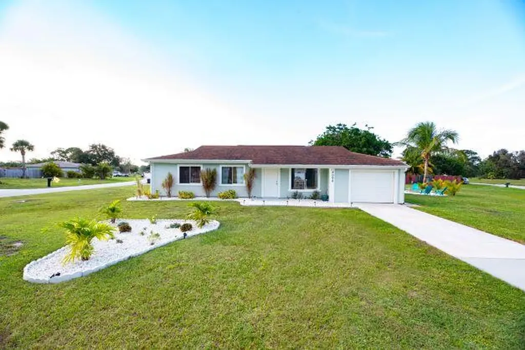 2098 SE Talwood Lane Port St Lucie FL 34952