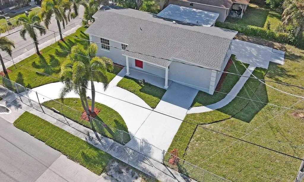2513 Avenue Q Riviera Beach FL 33404