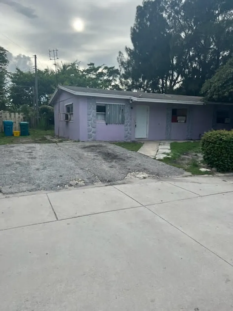 1485 NW 1st Court Boynton Beach FL 33435