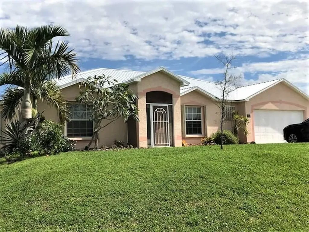 574 SW Columbus Drive Port St Lucie FL 34953