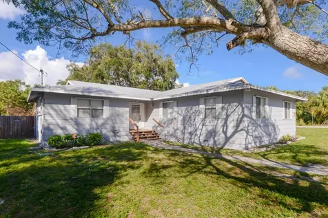 2011 Edwin Avenue Fort Pierce FL 34946