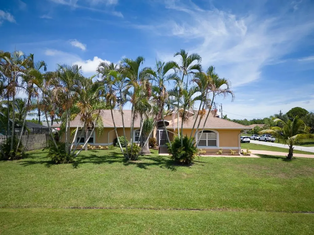 1697 SE Harp Lane Port St Lucie FL 34983