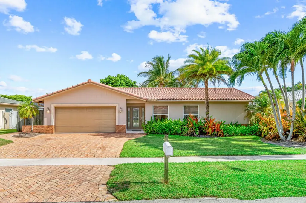 13 Tam O Shanter Lane Boca Raton FL 33431