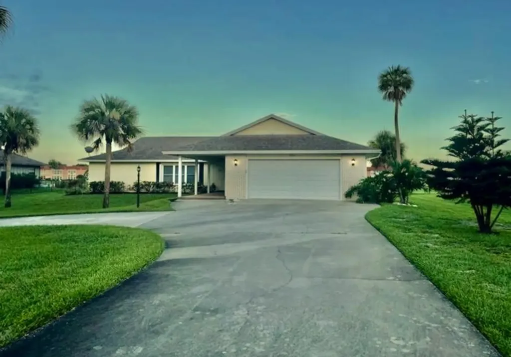 355 W Forest Trail Vero Beach FL 32962