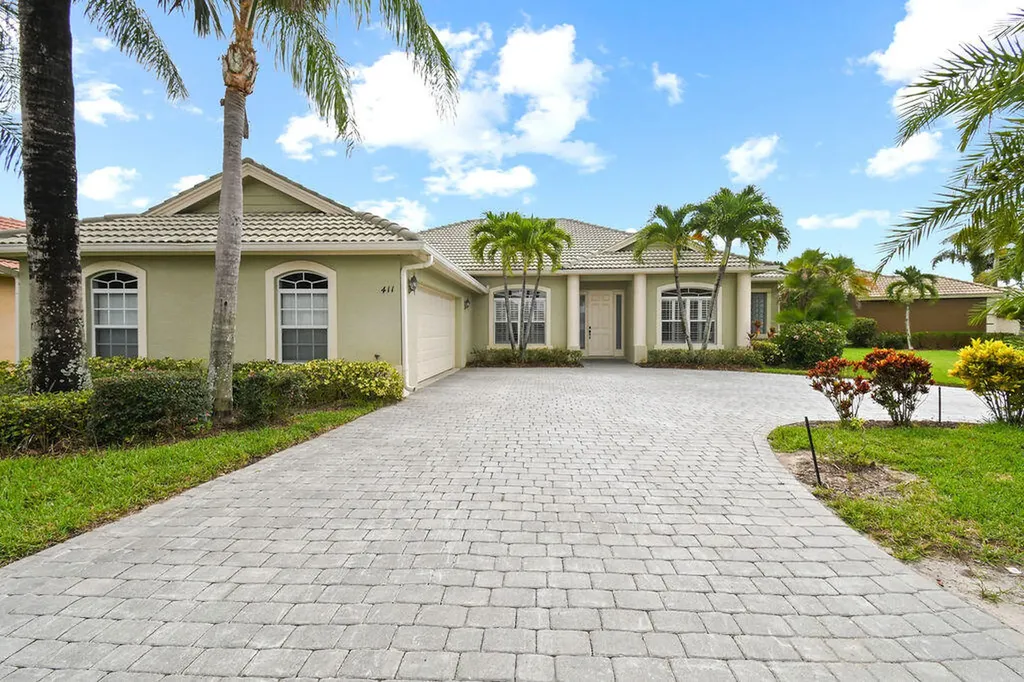 411 NW Dover Court Port St Lucie FL 34983