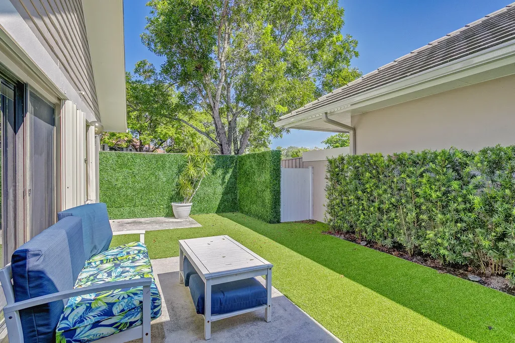 156 Coventry Place Palm Beach Gardens FL 33418