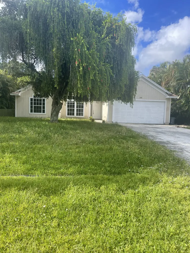 568 NW Avon Avenue Port St Lucie FL 34983