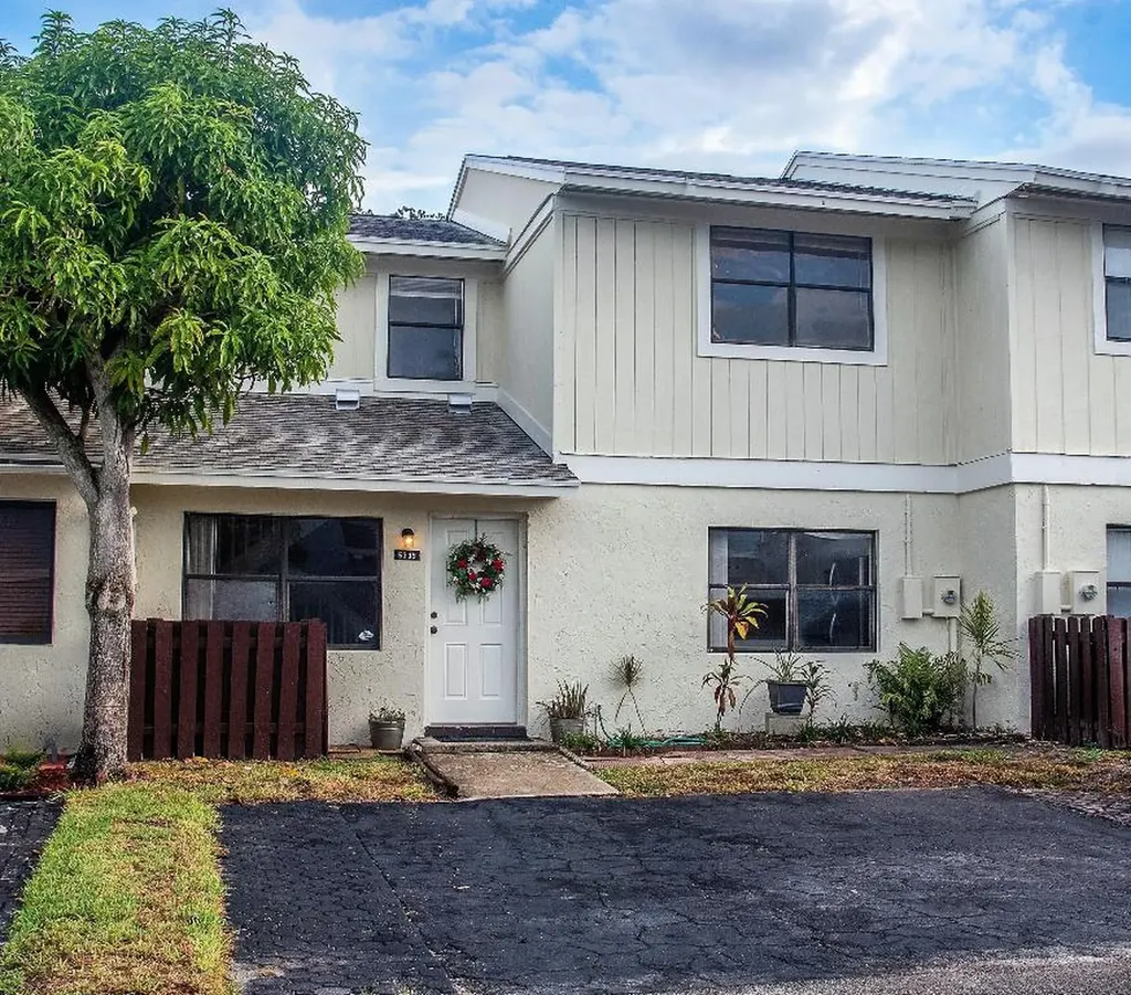 5339 Jog Lane Delray Beach FL 33484