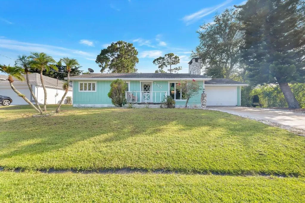 742 SE Sweetbay Avenue Port St Lucie FL 34983