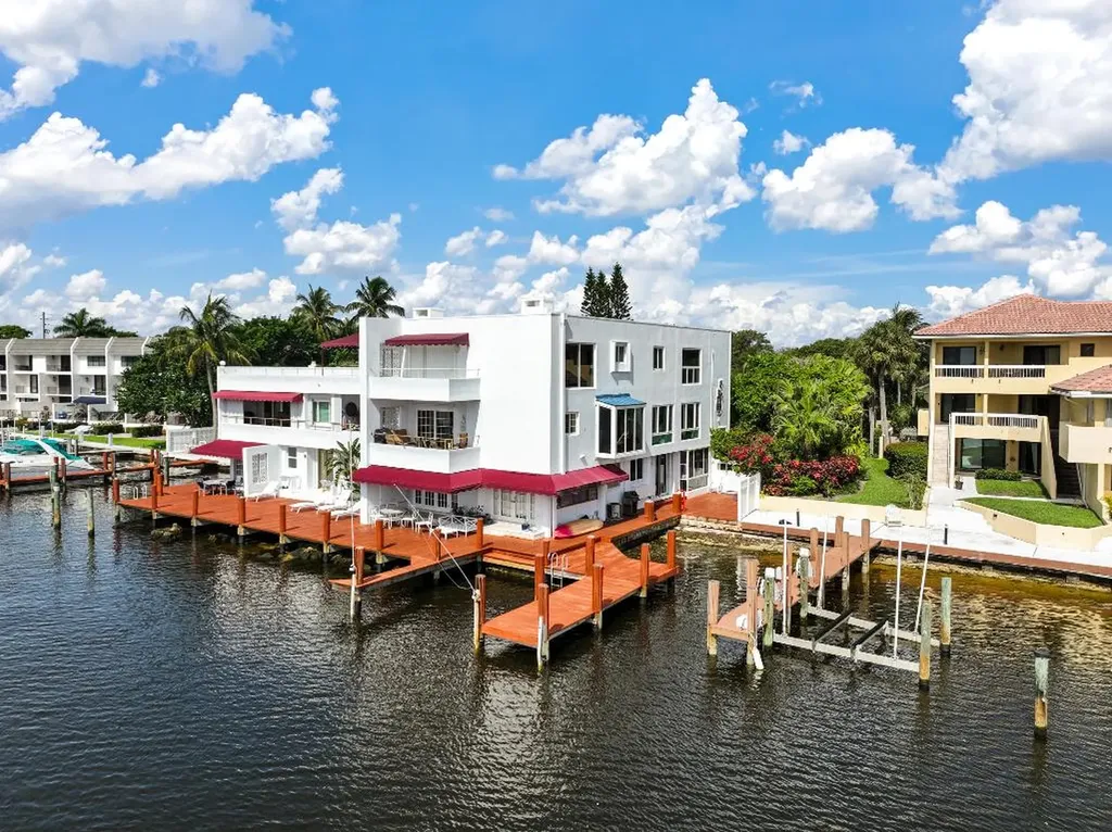 815 Palm Trail Delray Beach FL 33483