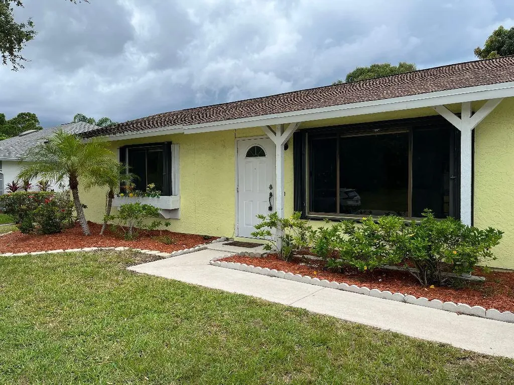 2367 SE Manor Avenue Port St Lucie FL 34952