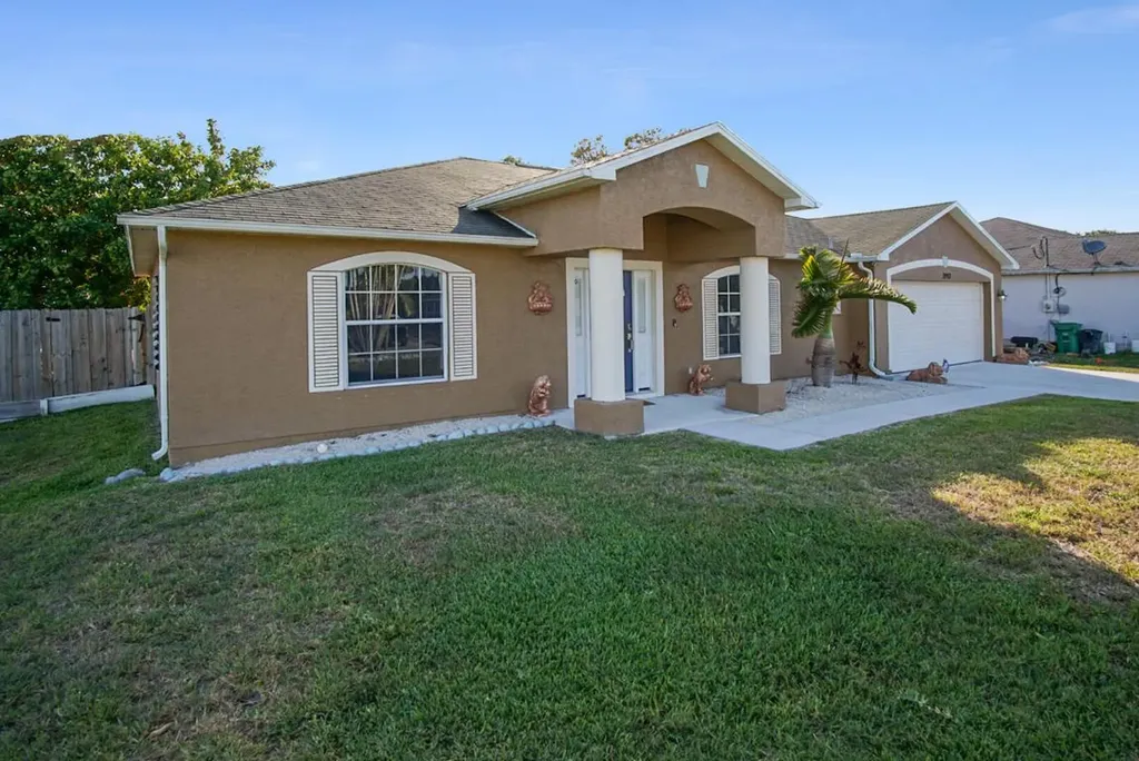 1992 SW Mcallister Lane Port St Lucie FL 34953