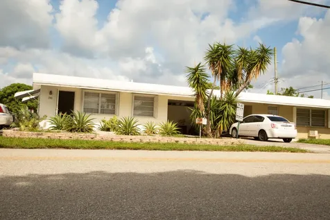 946 Ridge Road Lantana FL 33462
