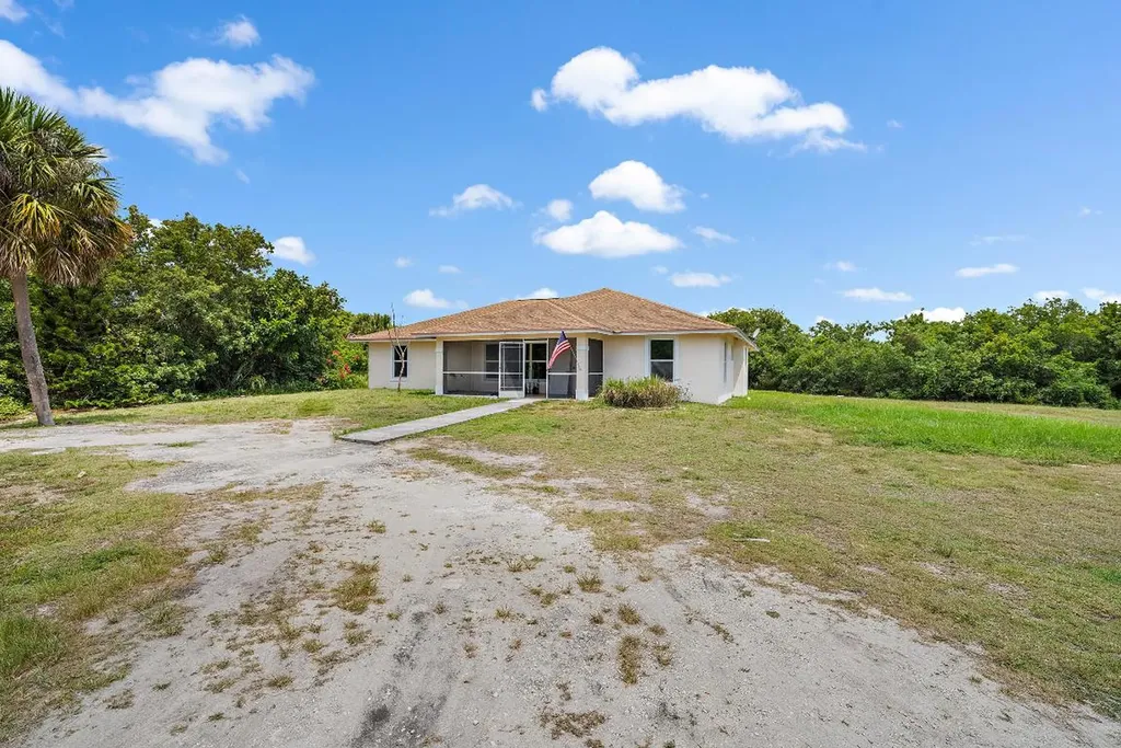 8251 SE Dharlys Street Hobe Sound FL 33455