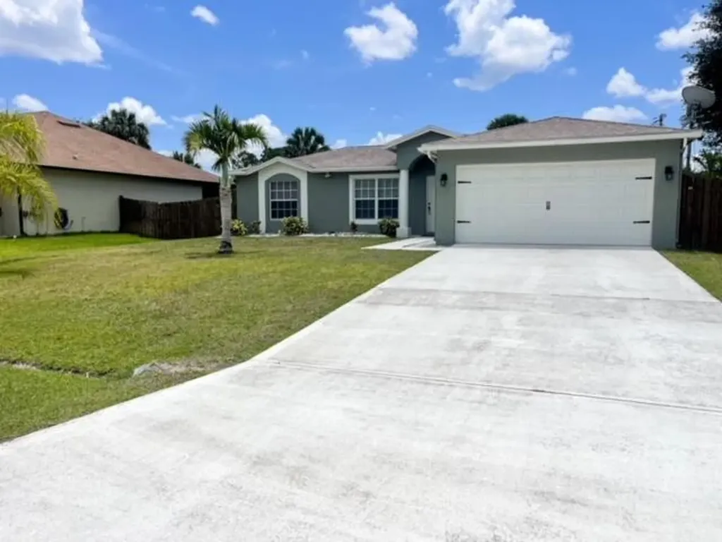 1252 SW Lawndale Avenue Port St Lucie FL 34953