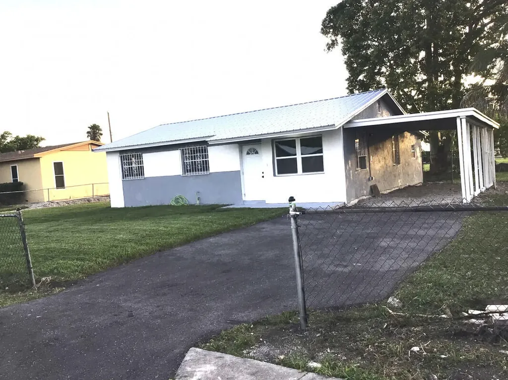 250 SW 11th Avenue South Bay FL 33493