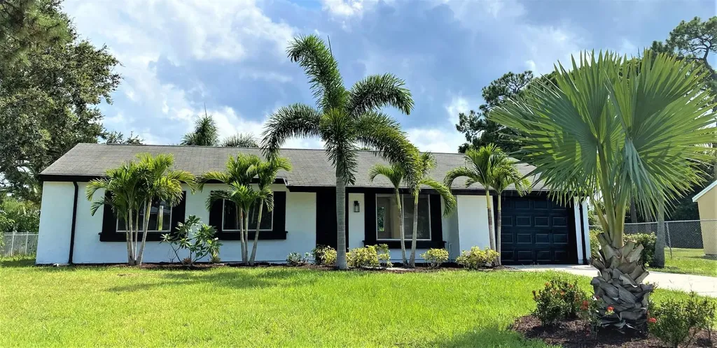 1438 SE Grapeland Avenue Port St Lucie FL 34952