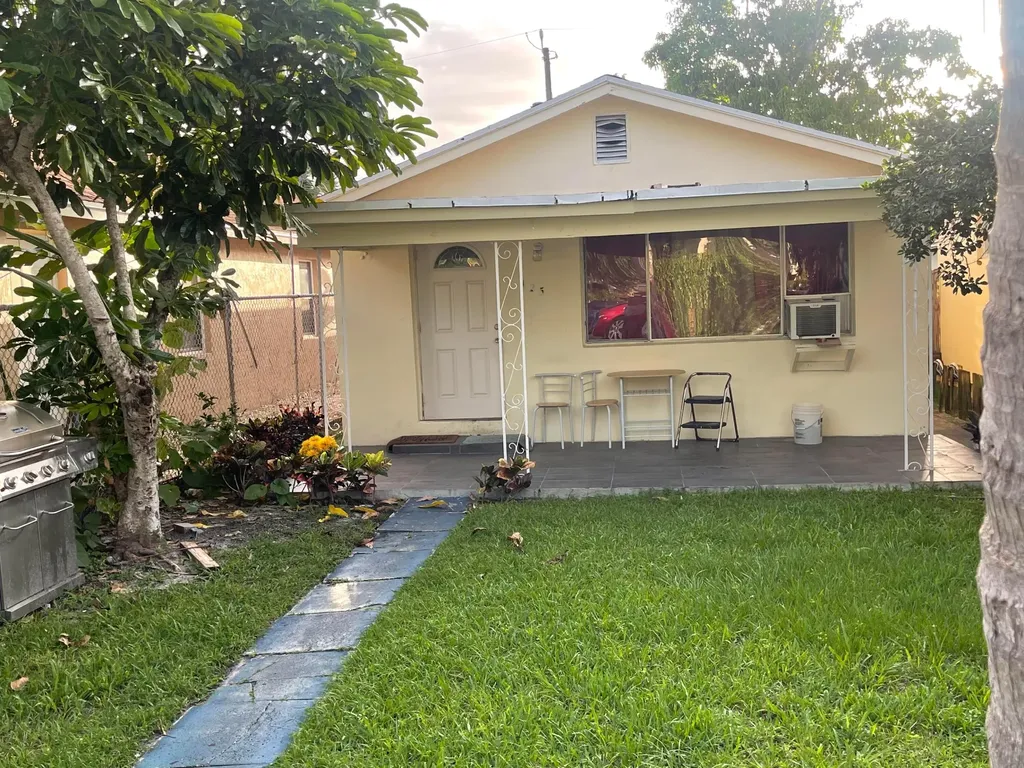 125 S D Street Lake Worth Beach FL 33460