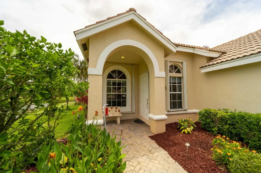 850 SW Lake Charles Circle Port St Lucie FL 34986